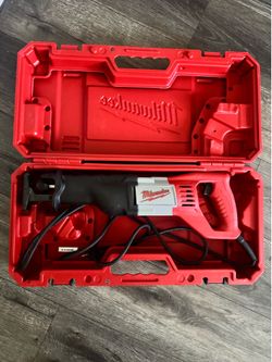 Milwaukee 6519-30 12 Amp Sawzall Reciprocating Saw with Carrying Case