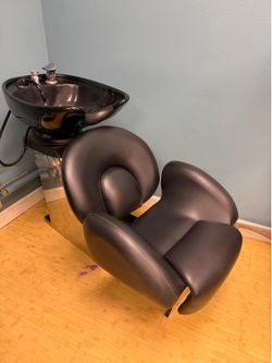 Shampoo bowl and chair