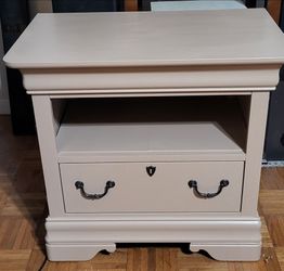 Nightstand/ side table