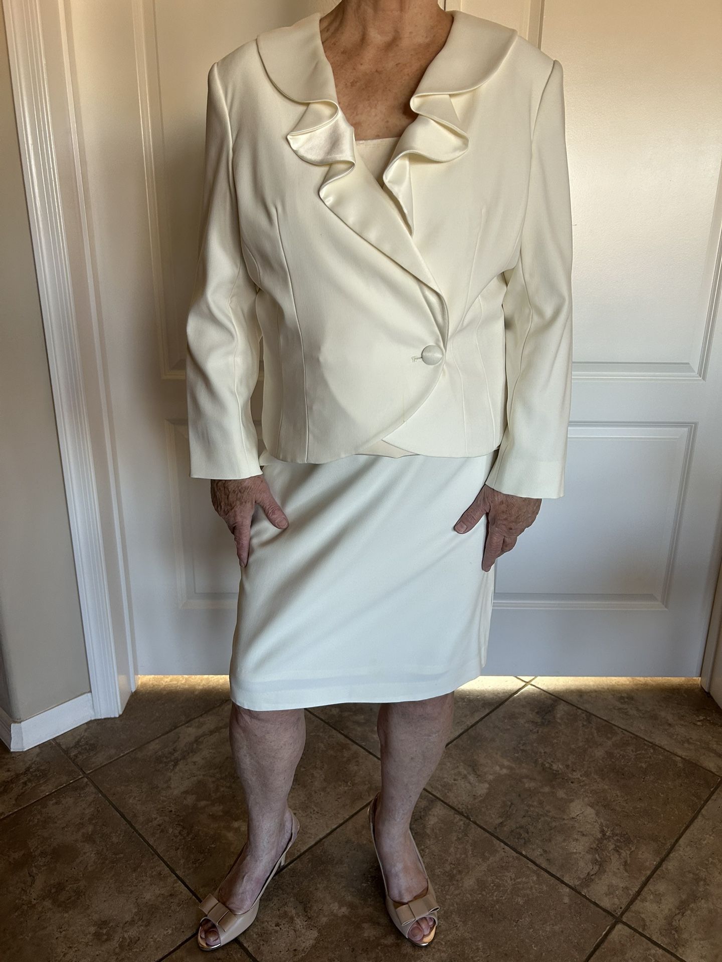 Size 14, Classy Off White 3 Piece Suit