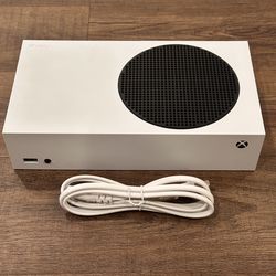 Xbox Series S - Great Condition, Barely Used!