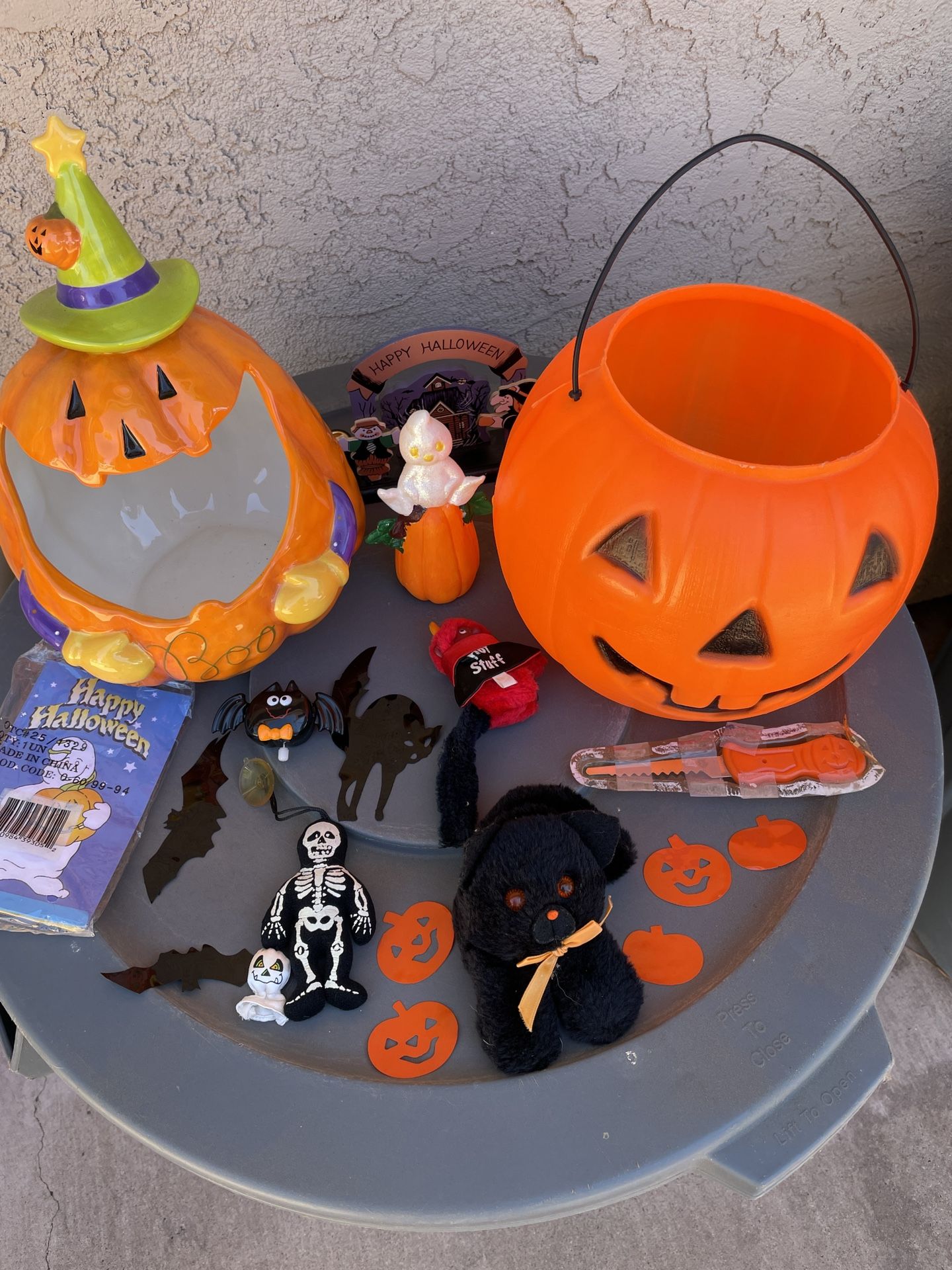 HALLOWEEN ITEMS