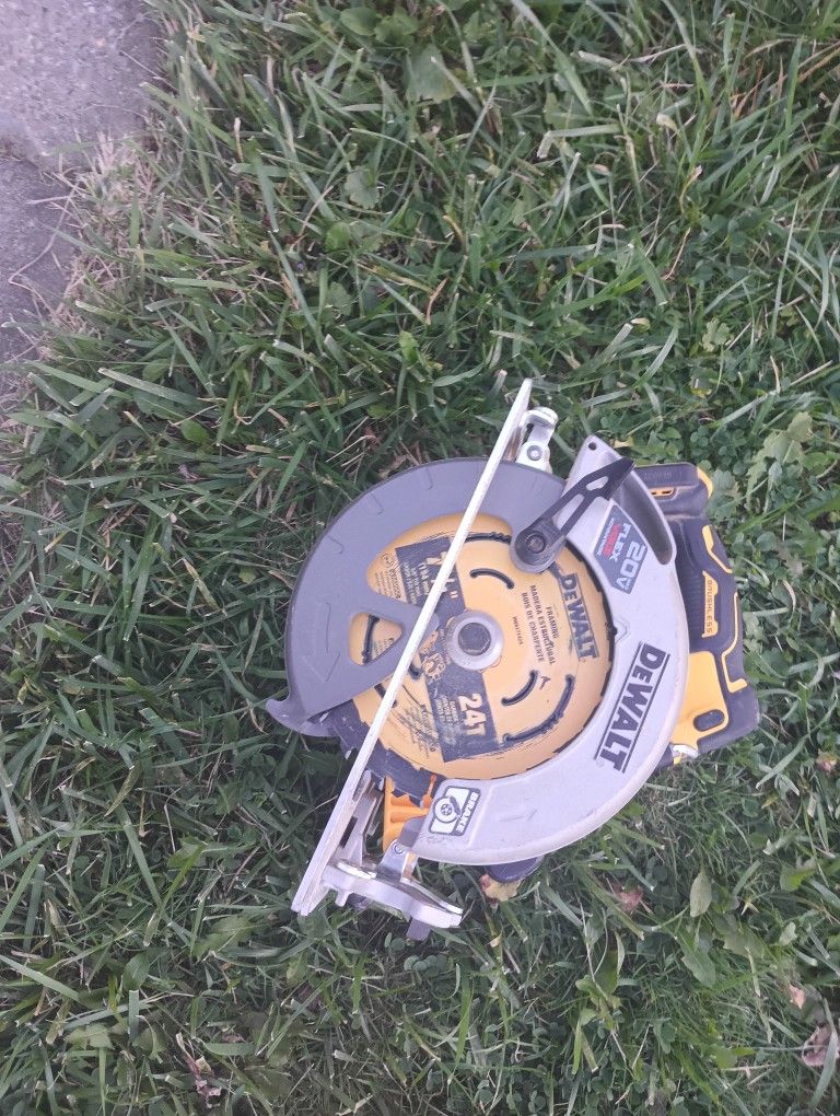 DeWalt Circular Saw 