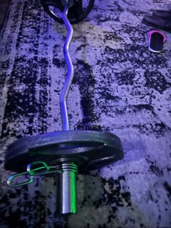 Curl bar with two 25s