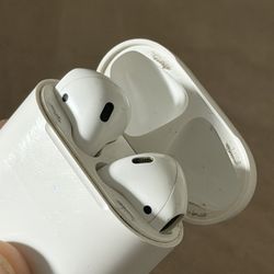 Apple AirPods Gen 2 - Excellent Condition