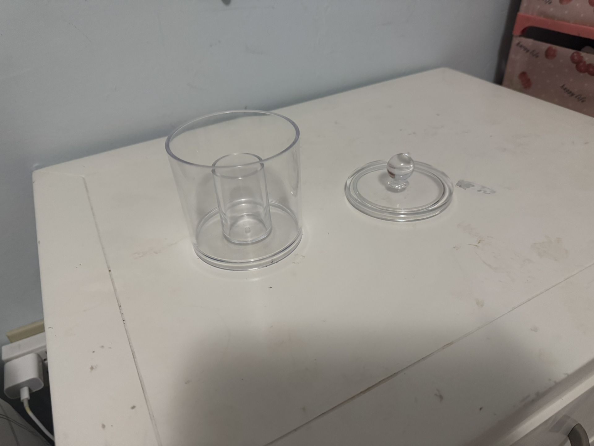 Organizador de acrílico con tapa para baño o cosméticos