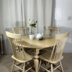 Charming Round Kitchen Dining Table & 4 Chairs 