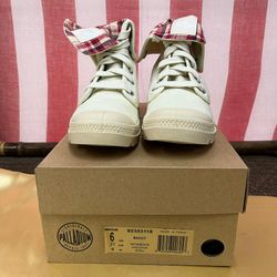 NWB Palladium Women's Baggy Shoes 