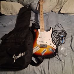 Stratocaster Guitar/Case/Cable/Whammy Bar