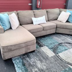 Sectional couch 
