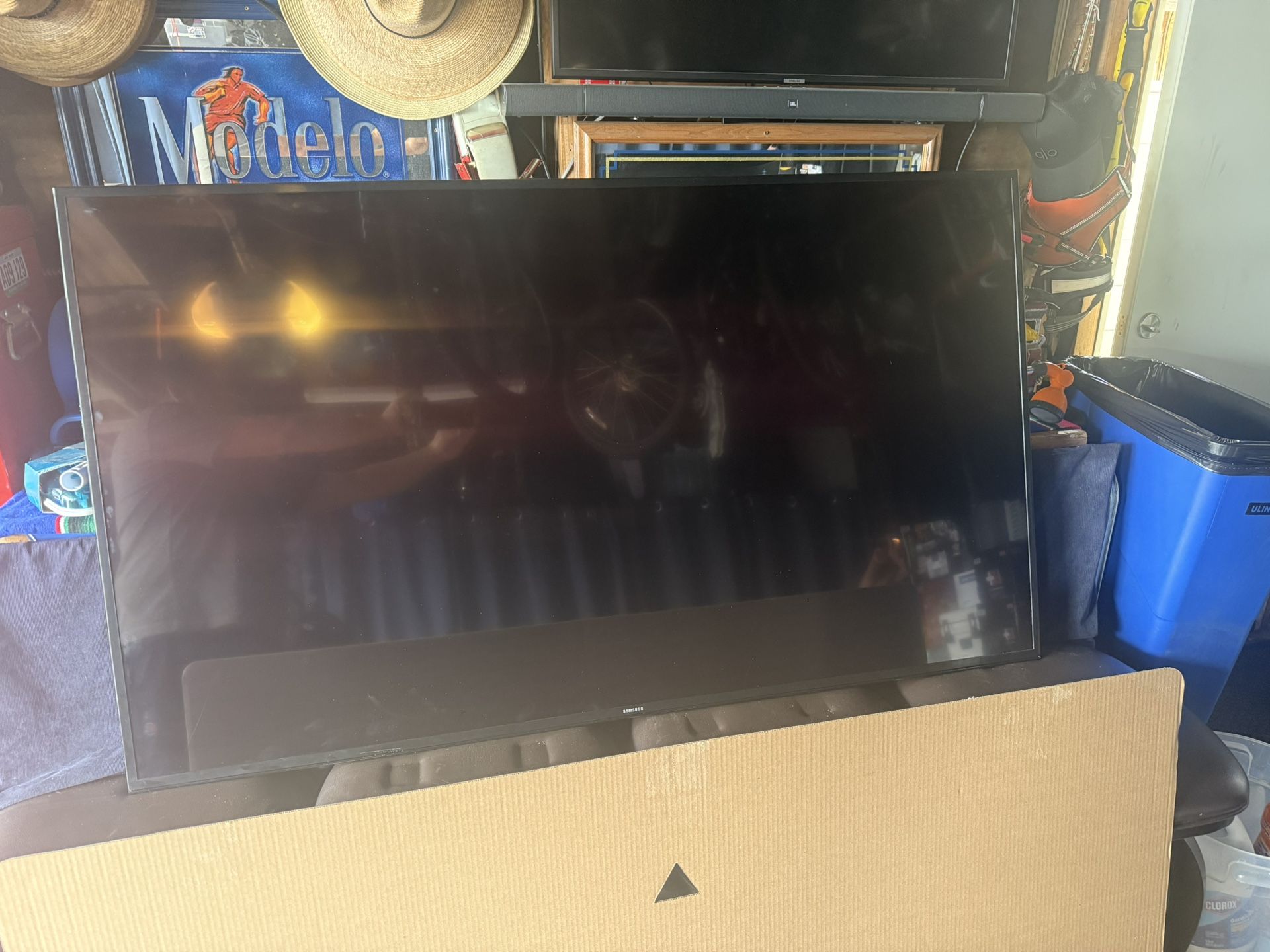 Samsung 65 Inch W/ Wall Bracket