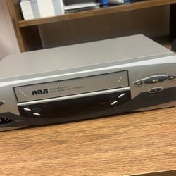 RCA VCR Player – Four Head Hi-Fi Stereo