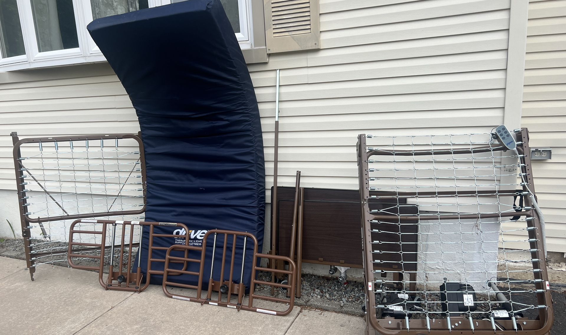 FREE Adjustable twin bed - WORKS