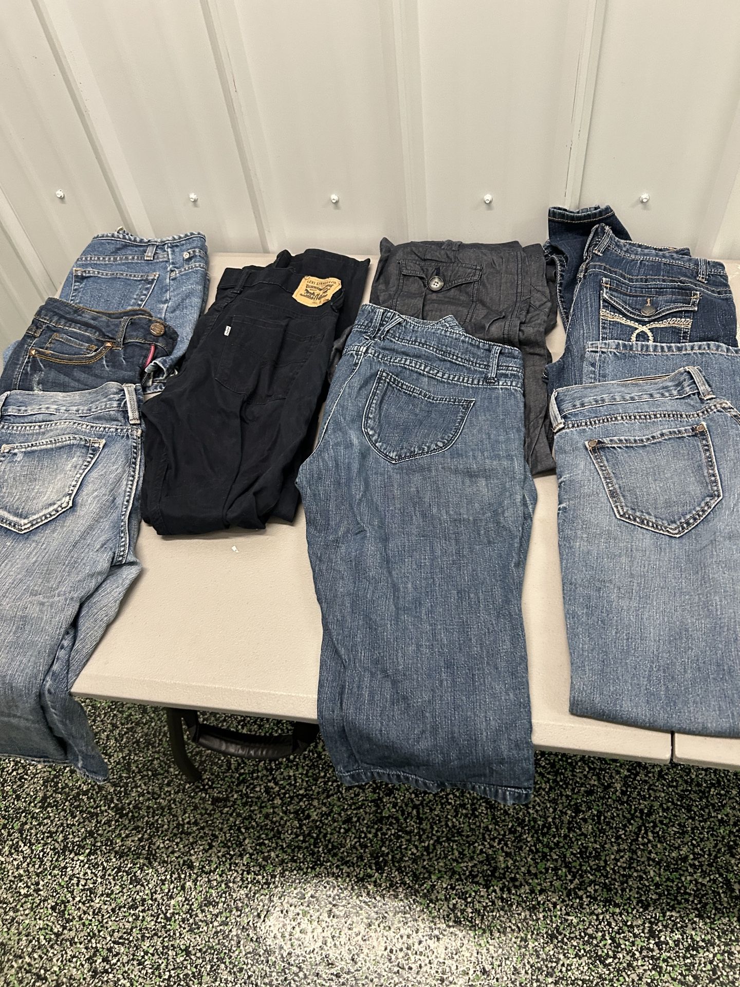 Ladies, Blue Jeans Eight Pairs Size Is 0 To 6. Look At The Pictures For Brands And Sizes.