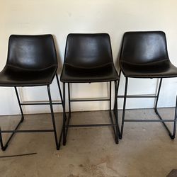 Chairs/stools 