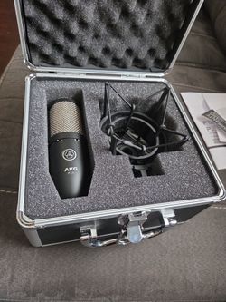 AKG P220 Large-Diaphragm Condenser Microphone