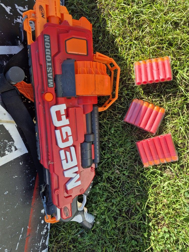 Mega Nerf Gun + 18 Bullets