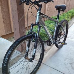 GIANT HYBRID BIKE 21 SPEEDS TIRE 26 SIZE L