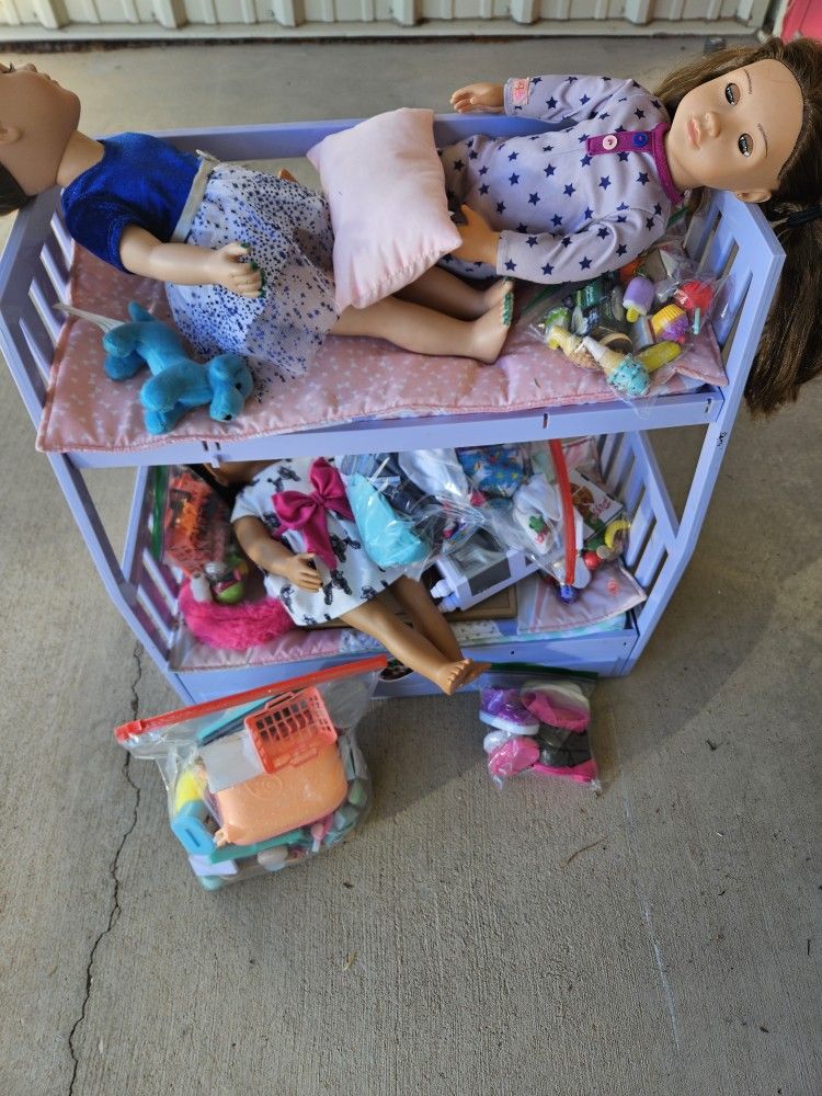 Girls Toys, 3 Dolls And Many Of Their Clothes And Accessories