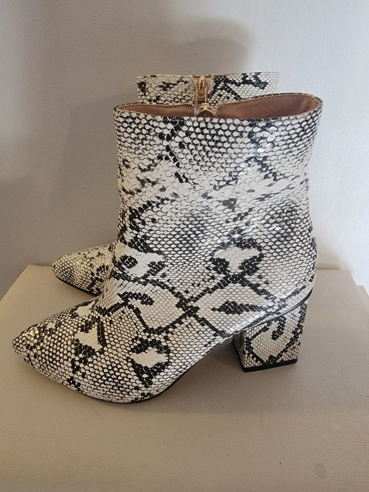 Wetkiss Snake Print Ankle Boots Side Zipper Block Heel Women’s Size 6