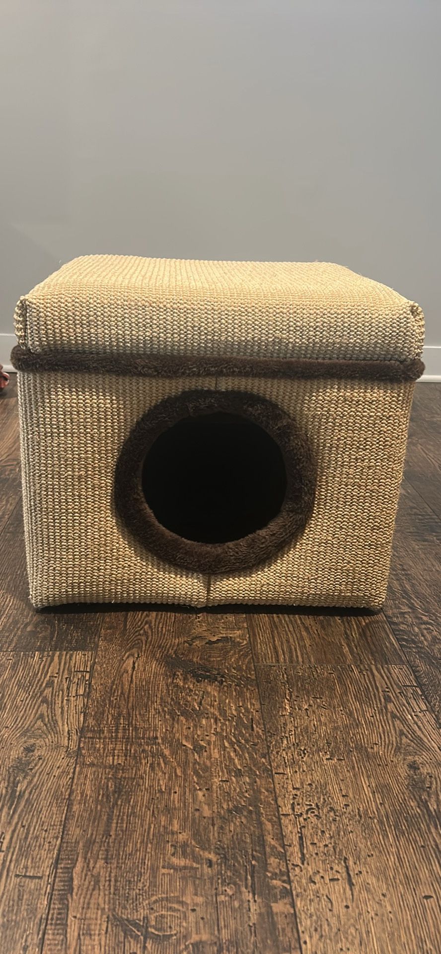 Cat Scratching Cube Bed/Ottoman