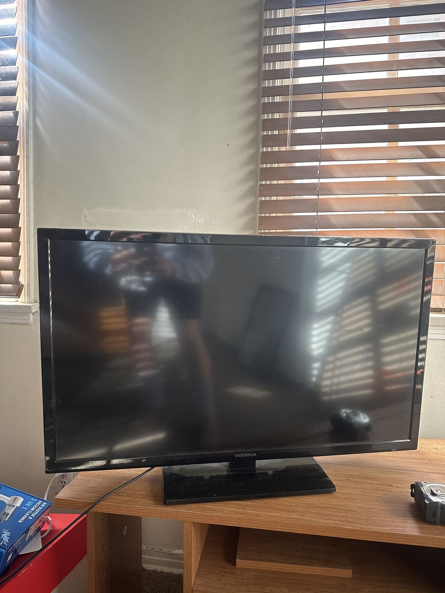 32 Inch TV (no remote)