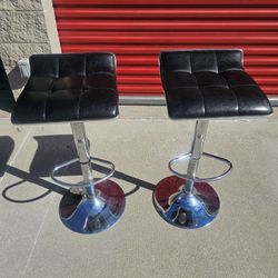 Black Swivel Barstools 