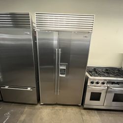 SUBZERO 42” BUILT IN TWO DOOR REFRIGERATOR WITH DISPENSER FOR ICE AND WATER