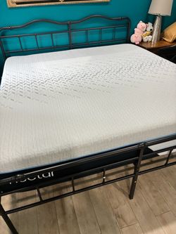 Like New Nectar Premier Hybrid King Mattress