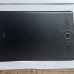 Wacom intuos Pro, Medium Drawing Tablet 