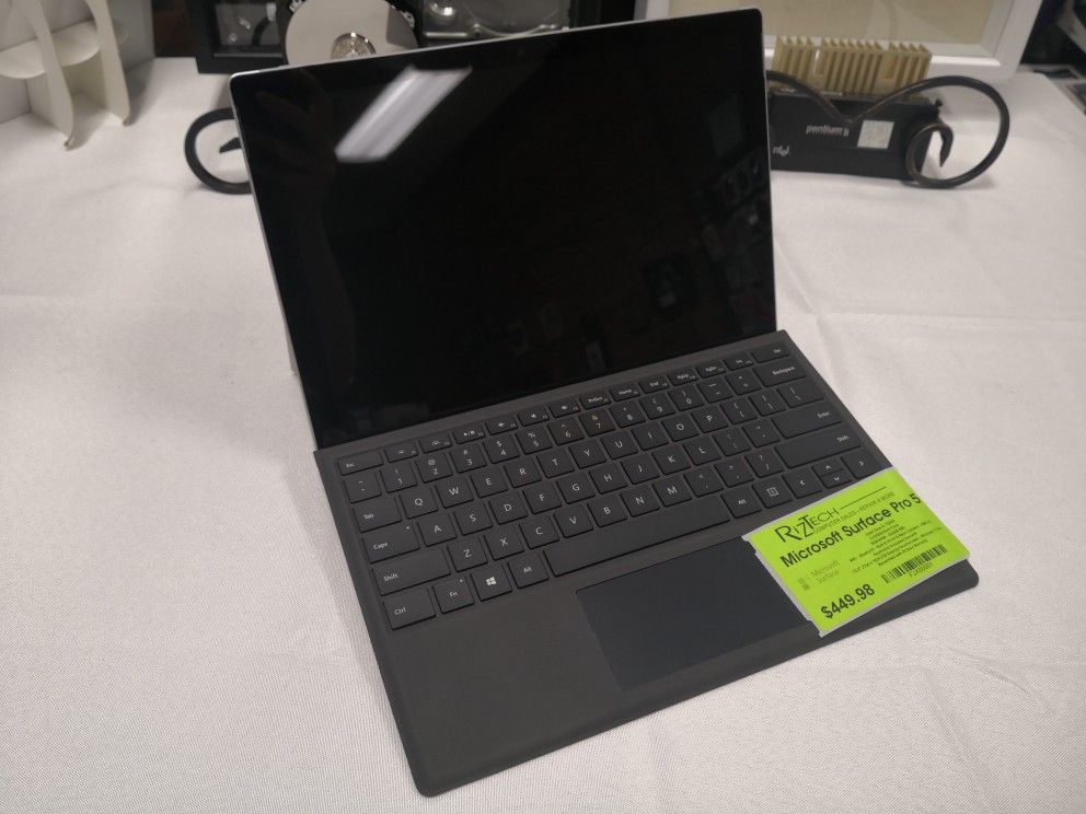 Microsoft Surface Pro 5 i5 @2.6GHz 8GB RAM 256GB SSD Win11 Pro 12.3" Touchscreen