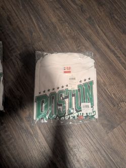 Boston Celtics Women's Shirt new w tags Med and Large