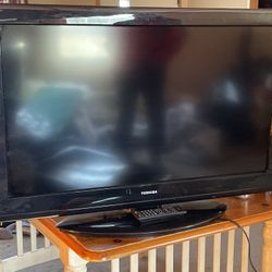 40” Toshiba flat screen tv with remote 