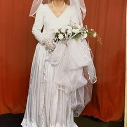 Elegant Wedding Gown 