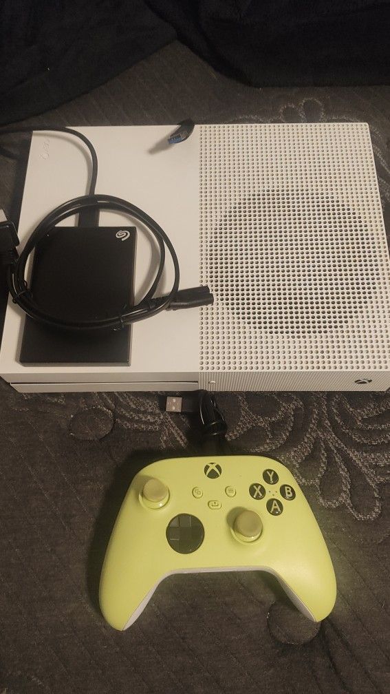 1.4tb White Xbox One S With Wireless Controller