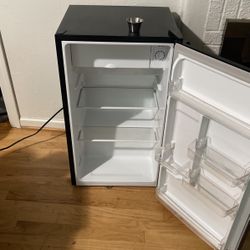 Hisense Mini Fridge