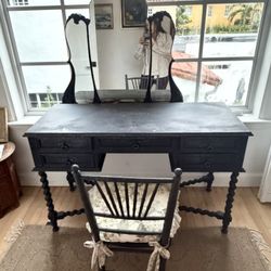 Vintage vanity table And Mirror