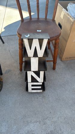 Wine bottle holder