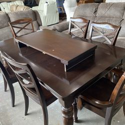 Dining table & 4 chairs