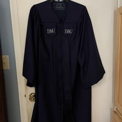 FAU Graduation Cap and Gown (Bachleor’s Degree)