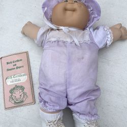 VINTAGE CABBAGE PATCH PREMIE (SIGNED) ORIGINAL CLOTHS CLOTHS MAYBE STAINED COMES WITH BIRTH CERTIFICATE/ ADOPTION PAPERS