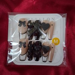 Beautiful And Stylish Handmade Press On Nails