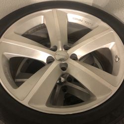 Dodge challenger SRT 8 wheels and tires in very good shape
