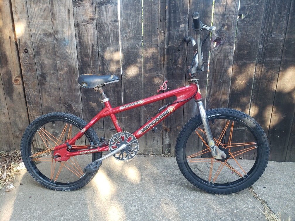 2011 Mongoose Magnetic BMX Bike 20-in Wheels Coaster Brake