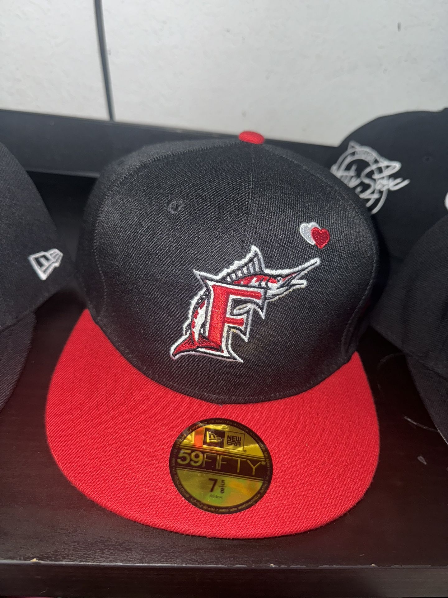 Fitteds And Snap Backs 20$