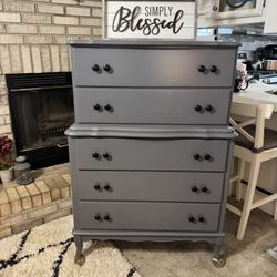 ✨✨BEAUTIFUL GRAY TALL 5 DRAWER DRESSER✨✨