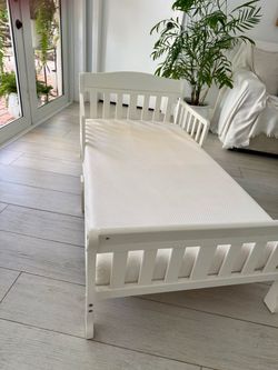 Toddler bed