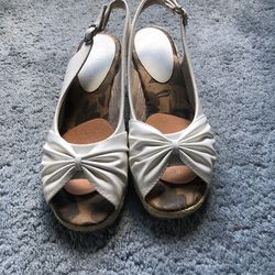 Women’s Casy Street white sandals