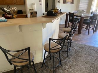 Set of 4 Metal Bar Stools with Cushioned Seats