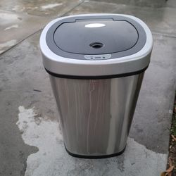 Trash can
